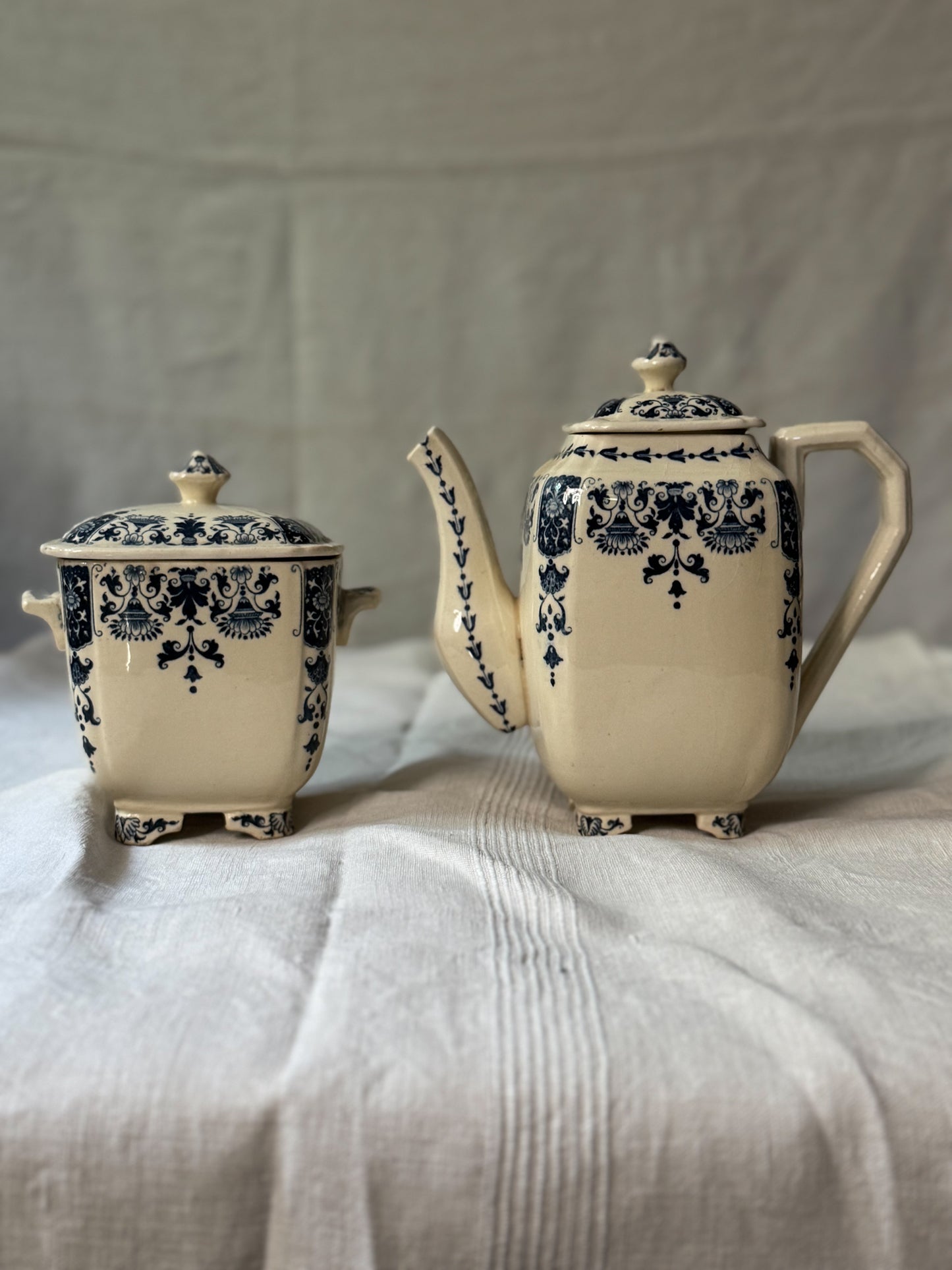 French coffee pot & Preserves pot set