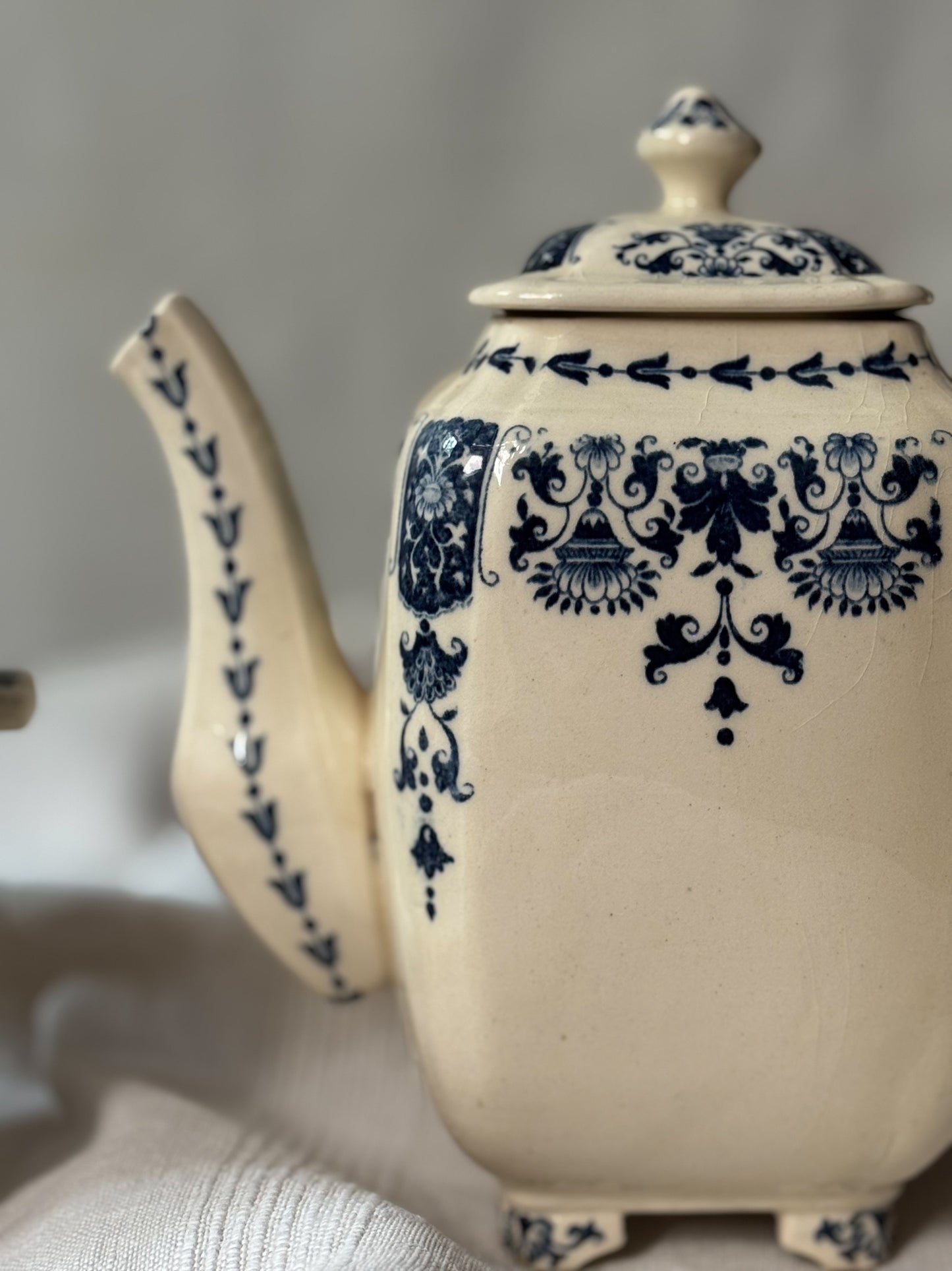 French coffee pot & Preserves pot set